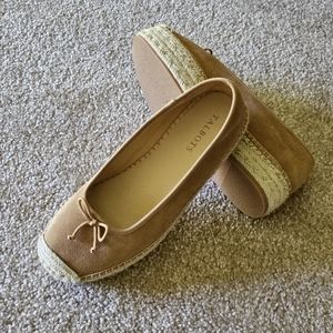 Talbots tan espadrilles platforms